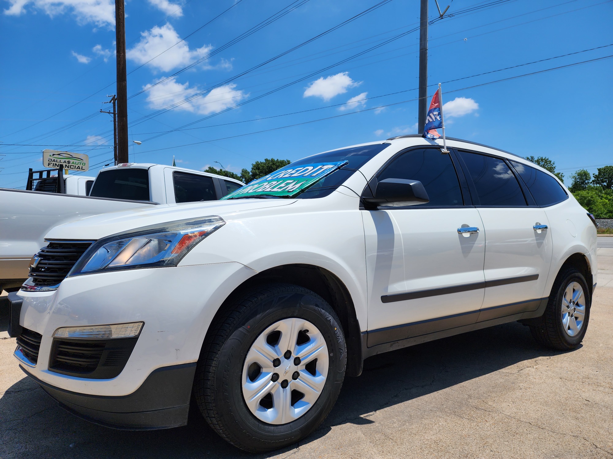 2014 WHITE Chevrolet Traverse LS w/PDC (1GNKRFED1EJ) with an 3.6L V6 DOHC 24V engine, 6-Speed Automatic transmission, located at 2660 S.Garland Avenue	, Garland, TX, 75041, (469) 298-3118, 32.885387, -96.656776 - Photo #7